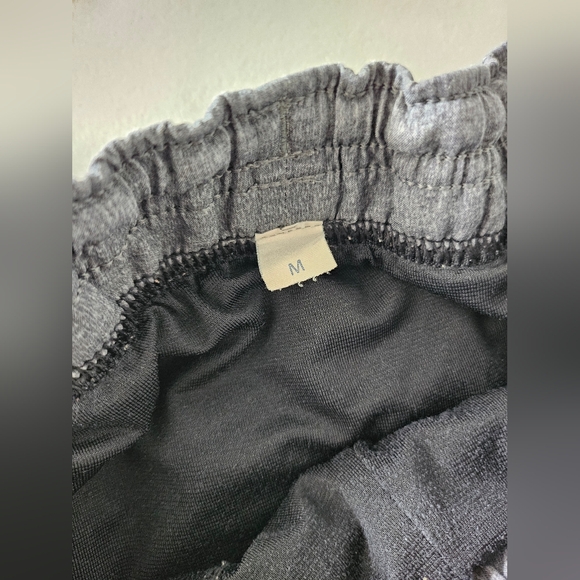 Lululemon Pace Breaker Sz M Out of Mind Liner 9” Gray Shorts M7907S - Picture 15 of 16